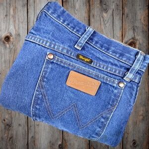 Wrangler Jeans Mens Sz 38x34 Blue Denim (Actual Sz 37X33) Thrashed Bootcut